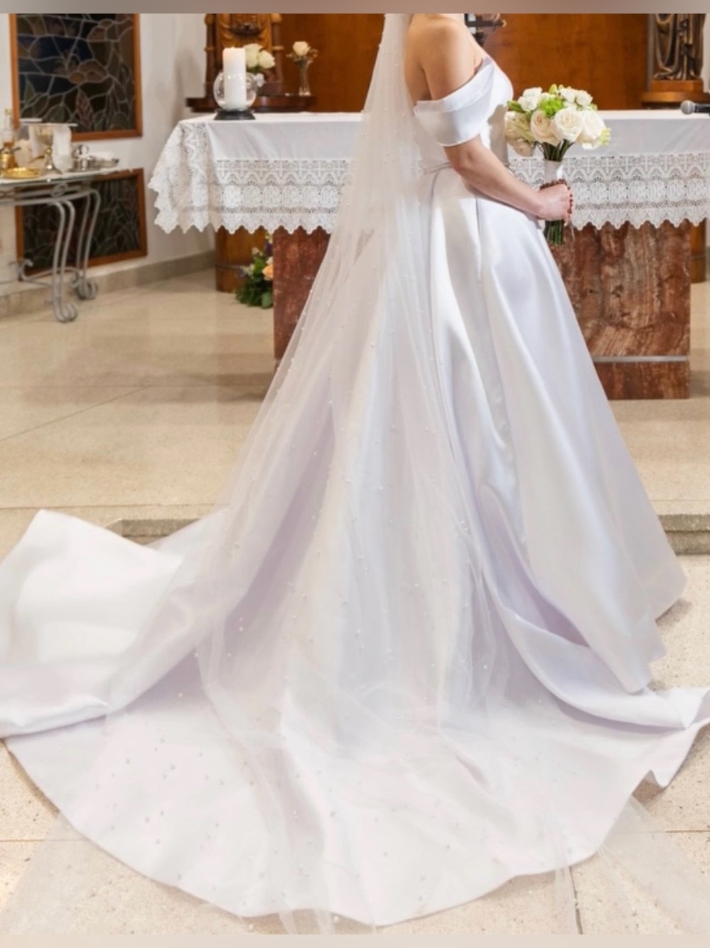 Romantic & Modern Wedding Dress: Off-Shoulder Satin Ball Gown with Pearl Waist